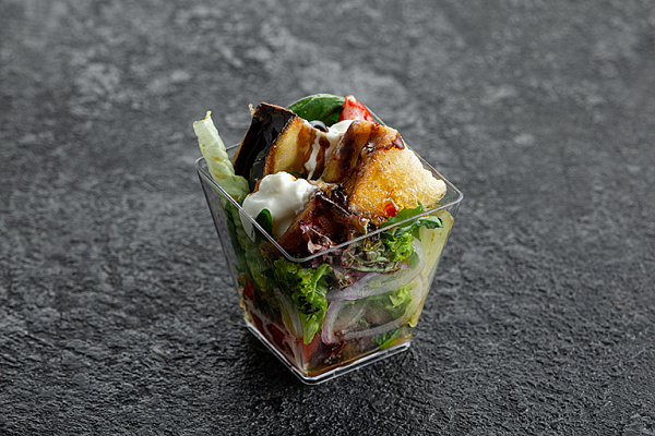 Салат с хрустящими баклажанами  фотография блюда