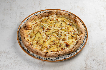 Пицца с грушей, горгонзолой и грецким орехом фотография блюда